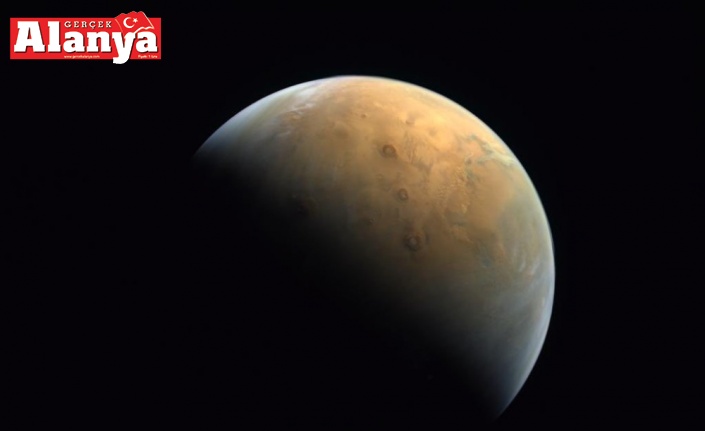 BAE’ye ait Umut sondası, çektiği ilk Mars fotoğrafını Dünya’ya yolladı
