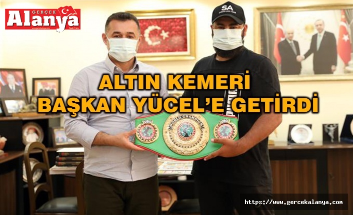 Dünya Şampiyonu olan Türk boksör Alanya'da