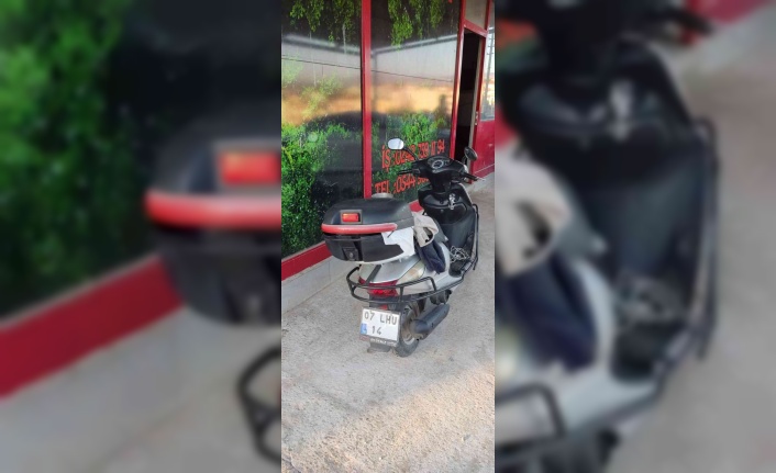 Antalya’da motosiklet ile bisiklet çarpıştı: 3 yaralı