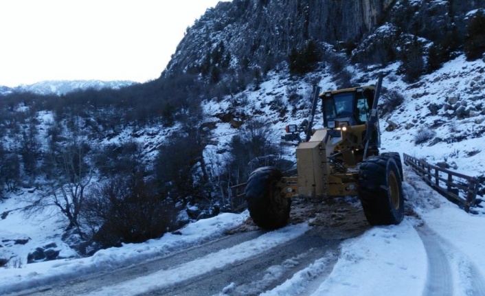 Alanya’da kardan kapanan yollar ulaşıma açılıyor