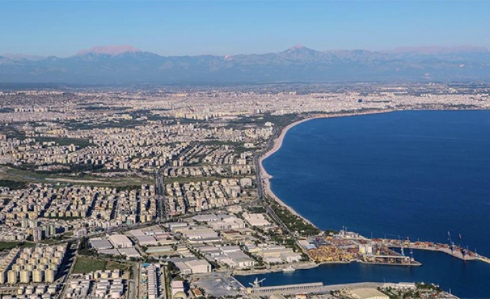 Antalya'da ortalama hane halkı büyüklüğü geriledi
