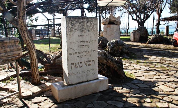Antalya’nın tek Yahudi mezar taşı müzede korunuyor