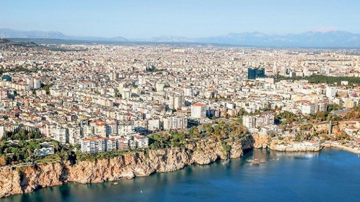 Yabancılar konut almak için Antalya’yı seçiyor