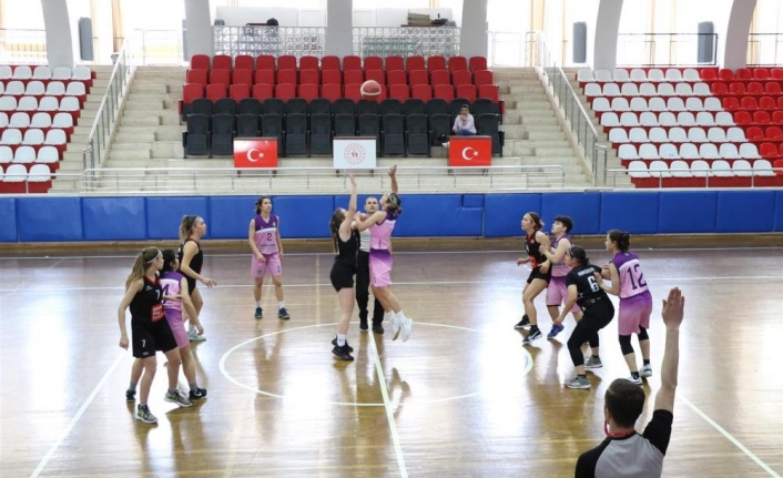 Alanya'nın basketbolcu kızları Anadolu Şampiyonası'nda