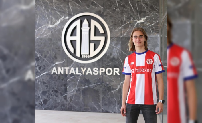 Antalyaspor, Emre Uzun ile 3+2 yıllık sözleşme imzaladı
