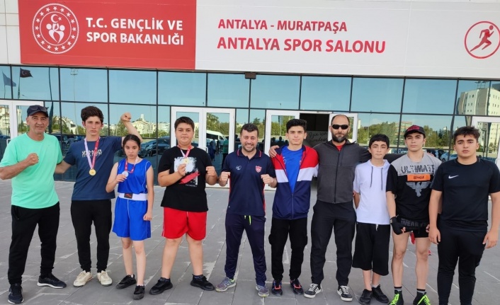 Alanya Belediyesporlu boksörler 2 altın ve 2 gümüş madalya kazandı