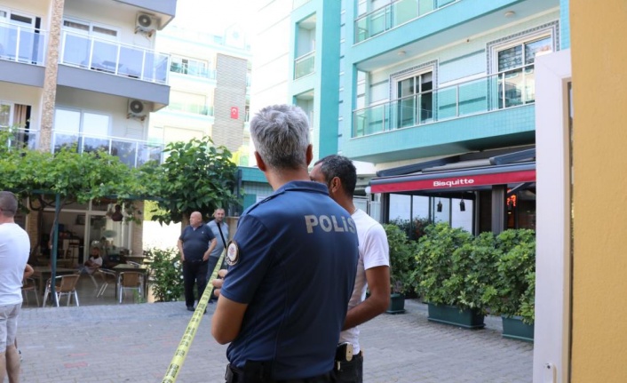 Alanya'da cinnet getiren baba gözaltına alındı