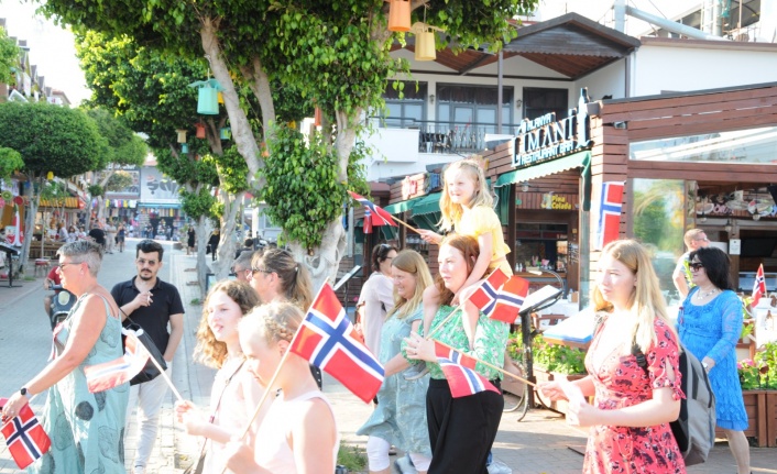 Alanya’da Norveçliler bağımsızlığını kutladı