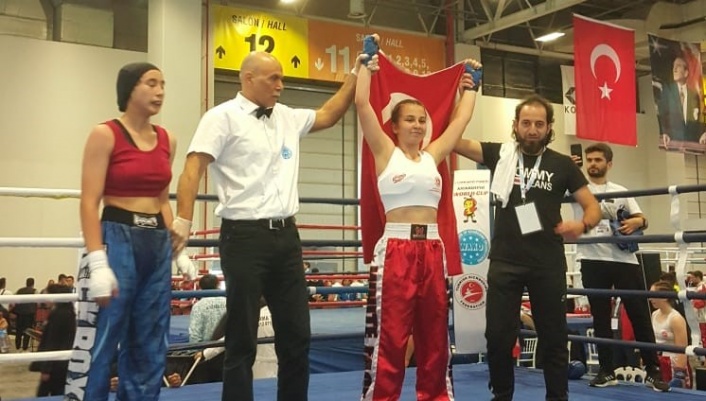 Alanya’yı temsil eden Azra Uyar Dünya Şampiyonu