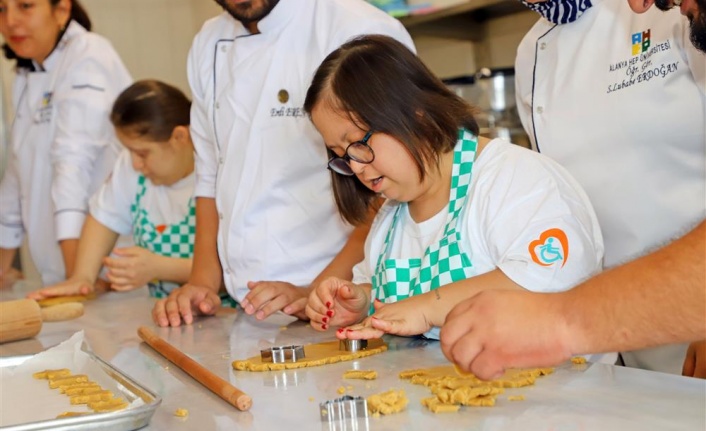 Alanya Belediyesi down sendromlu çocukları mutfakla buluşturdu
