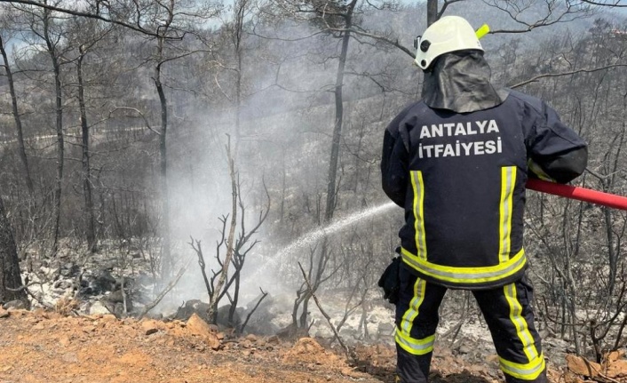 Antalya Büyükşehir İtfaiyesi'ne Marmaris yangınında aktif görev
