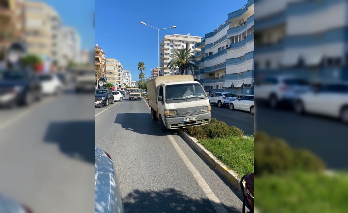 Alanya’da kamyonet sürücüsü görenleri şok etti