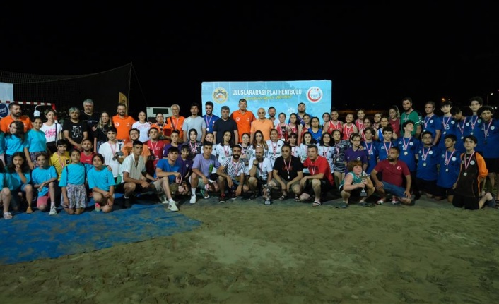 Alanya’da Uluslararası Plaj Hentbolu Turnuvası sona erdi