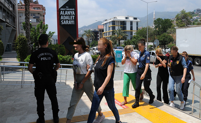 Alanya'da tatilcileri ağlarına düşüren çete çökertildi 