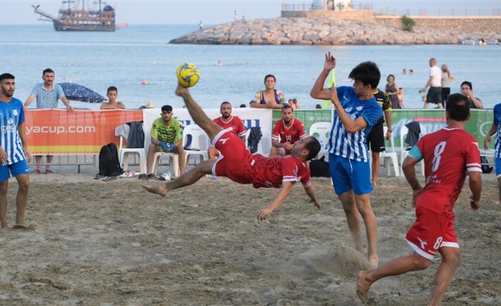 Alanya'da Türkiye Bölgesel Plaj Futbolu Ligi başladı