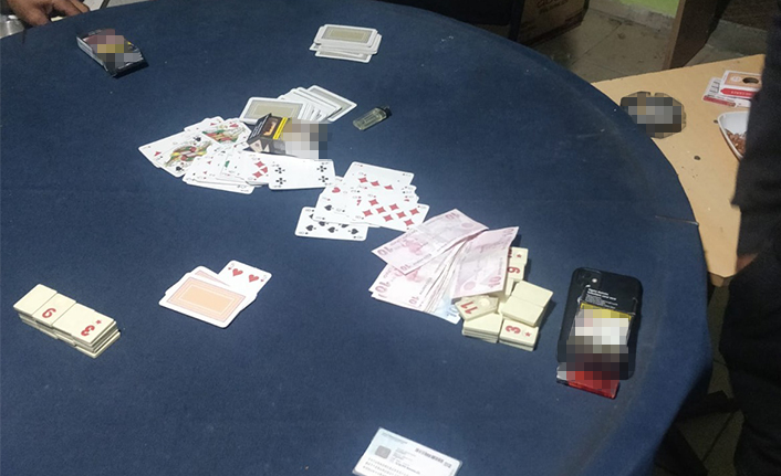 Alanya'da kumar oynayan 6 kişiye jandarmadan ceza!