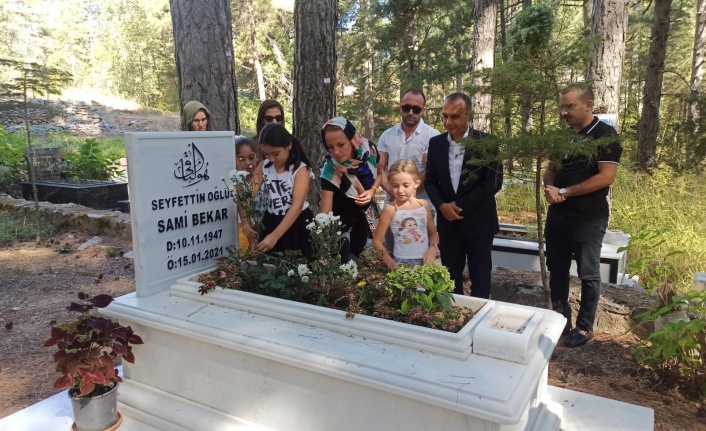 Alanya'ya okul yaptıran hayırsever mezarı başında anıldı