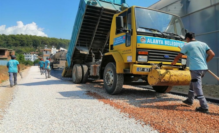 Alanya’da asfalt çalışmaları hız kesmiyor