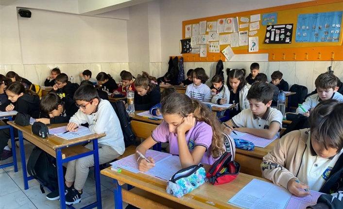 Alanya Belediyesi’nin düzenlediği  sınavda  50 bin öğrenci ter döktü