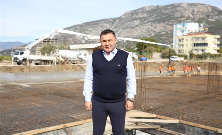 Başkan Yücel Mahmutlar’ın çehresini değiştiriyor
