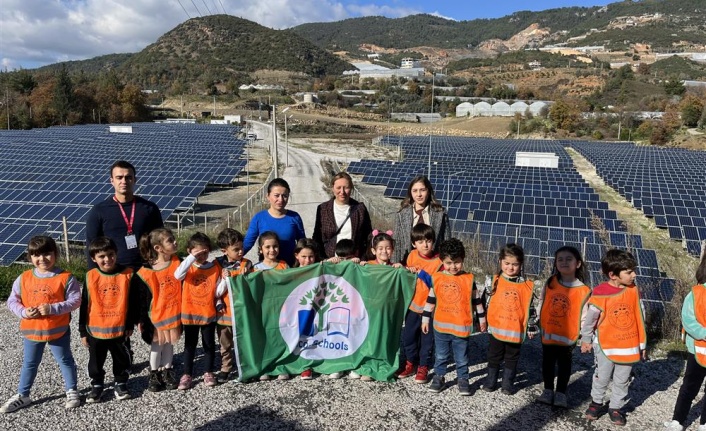 Alanya Belediyesi Güneş Enerji Tesisi’ne minik çevrecilerden ziyaret