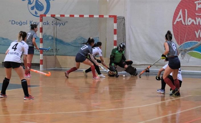 Alanya'da Kadınlar Salon Hokeyi Süper Ligi 2. etap maçları başladı