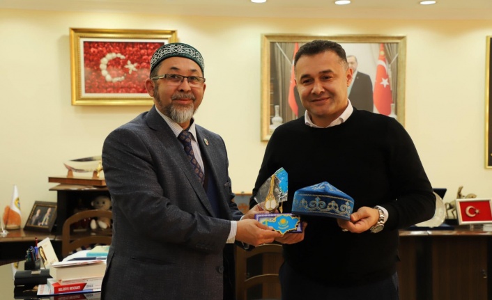 İhlas Kazakistan Vakfı Başkanı Majanov’dan Yücel'e ziyaret 