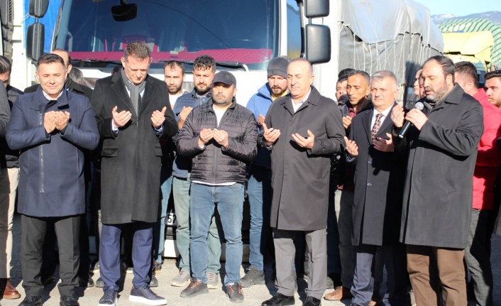 Bakan Çavuşoğlu, Alanya'da yardım konvoyunun duasına katıldı