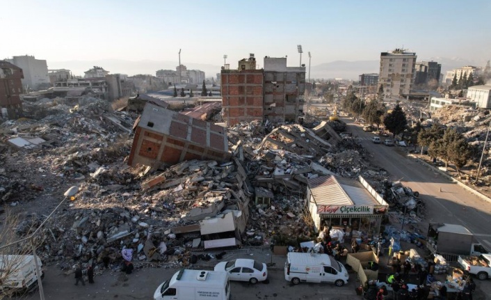 Deprem esnasında yıkılan binalar kamera kayıtlarında | VİDEO HABER