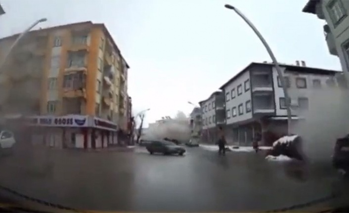 Depremin şok eden görüntüsü...O anlar kamerada | VİDEO HABER