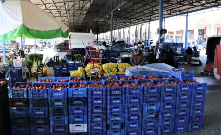 Antalya Hali'nde bahar hareketliliği: Ürün fiyatları yüzde 50 düştü