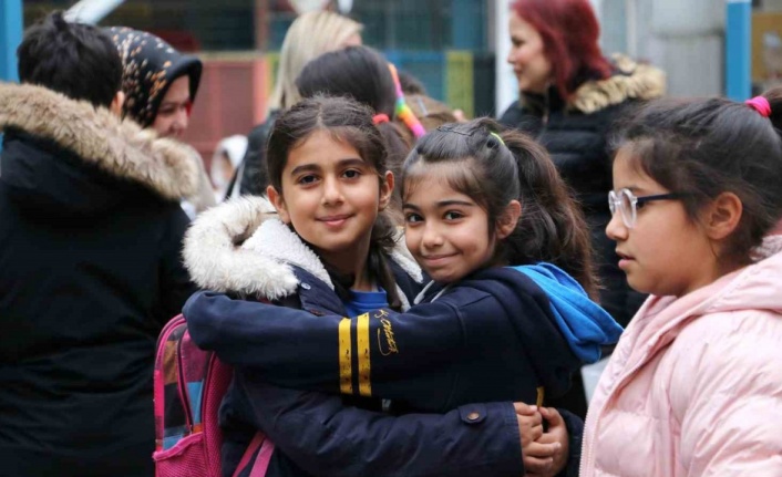 Deprem sonrası Adana’da eğitime başlandı
