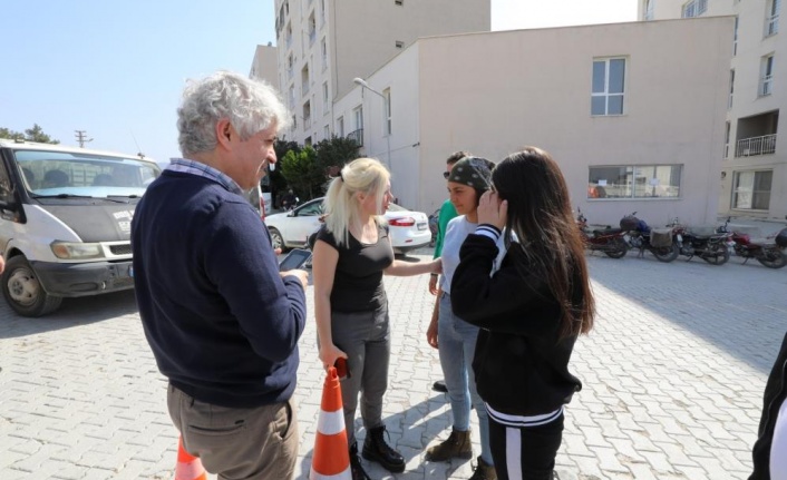 Rektör Özkan depremzede öğrencileri Hatay’da ziyaret etti