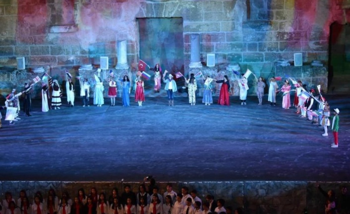Aspendos Antik Tiyatrosu'nda 23 Nisan coşkusu