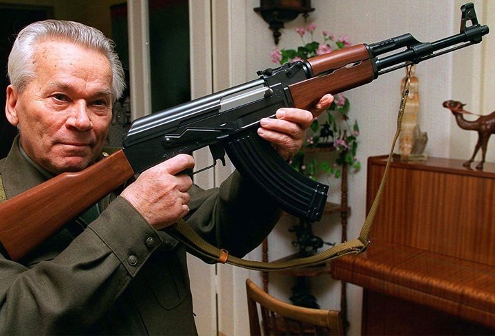 Yılların efsanesi AK-47 Kalaşnikof satılıyor! Peki bu silahın özellikleri neler?