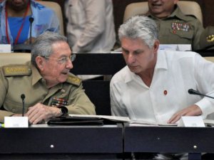Küba'da Fidel Castro'nun kardeşi Raul Castro istifa etti!