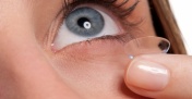 Kontrolsüz kontakt lens kullanımı göz sağlığını bozabilir