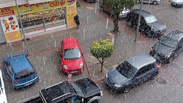 Alanya’da özlenen yağışlar başladı | Hem yağmur hem dolu yağdı